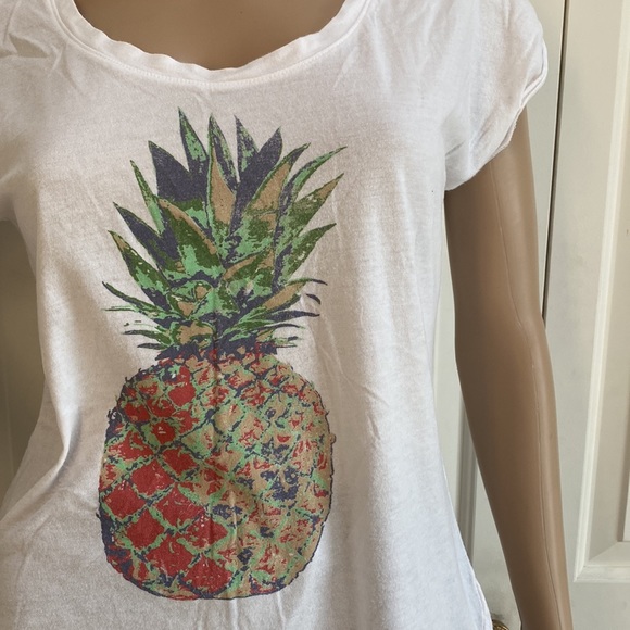 Recycled Karma Womens L Pineapple White Tee. Scoop bottom. So cute. - Picture 2 of 10